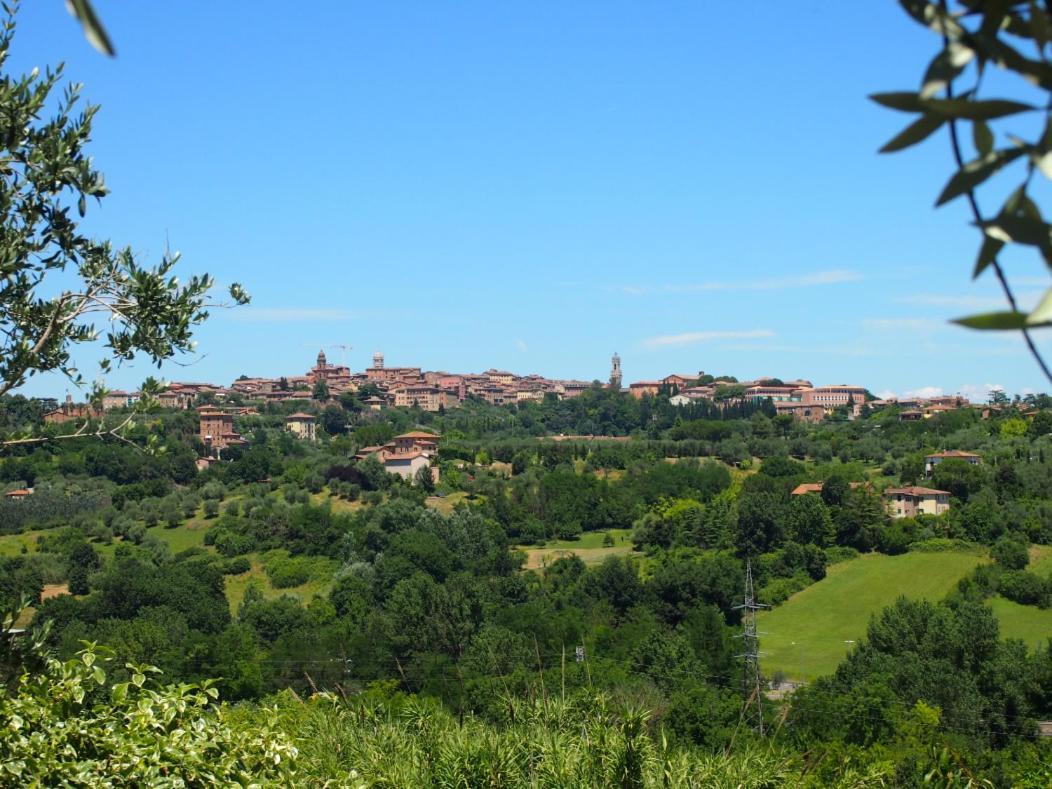 Apartamento Nell'Antica Torre Di Fronte A Siena Exterior foto